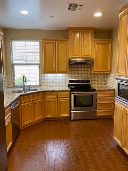 Building Photo - 1000 Orleans Ct