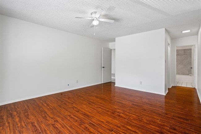 Building Photo - 2205 Surrey Ct
