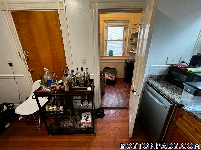 Building Photo - 4.5 Centre St