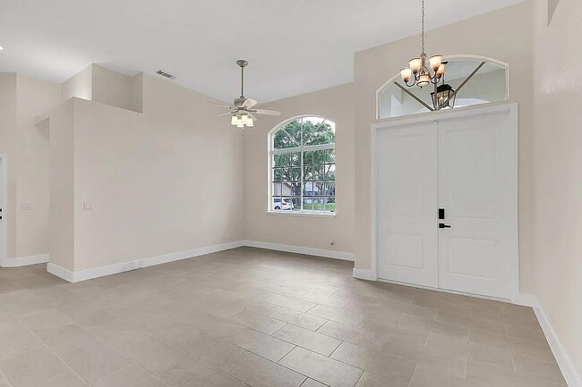 Building Photo - 1255 SW Maplewood Dr