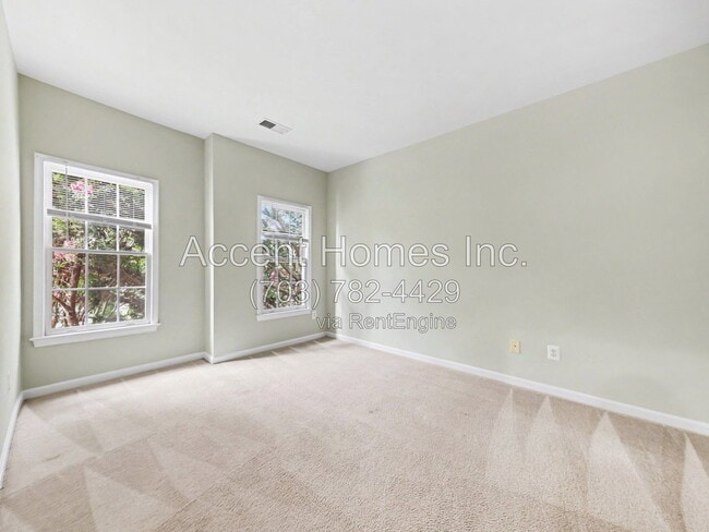 Building Photo - 6034 Sumner Rd