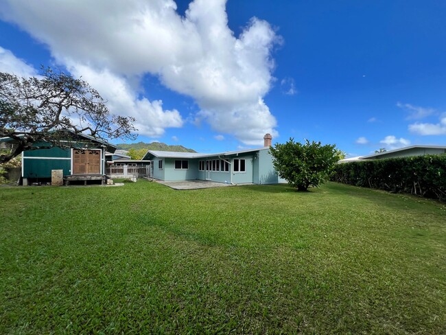 Building Photo - Maunawili 3 bedroom 2 bath with 2 car carp...