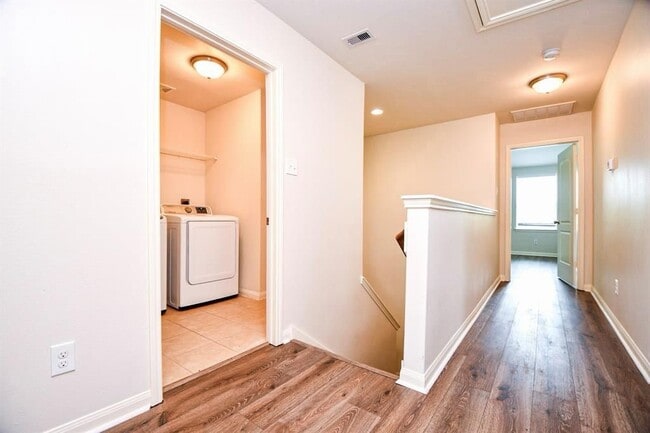 Building Photo - 10909 Panther Ct