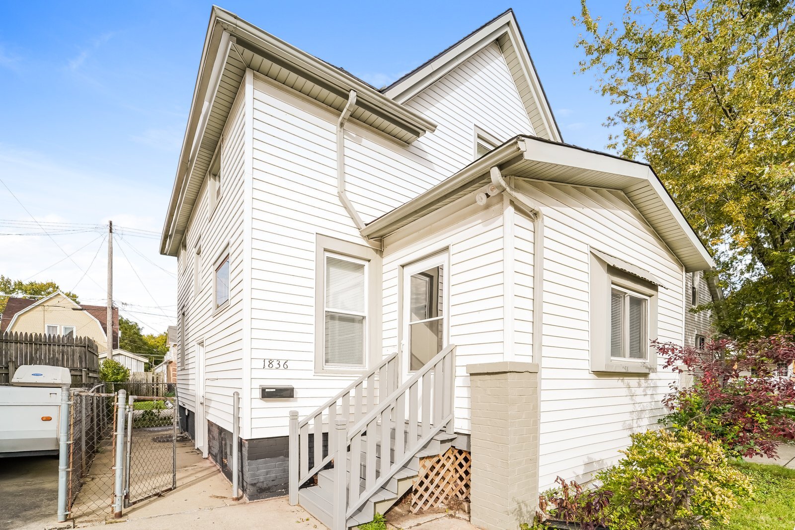 Building Photo - 1836 Superior St