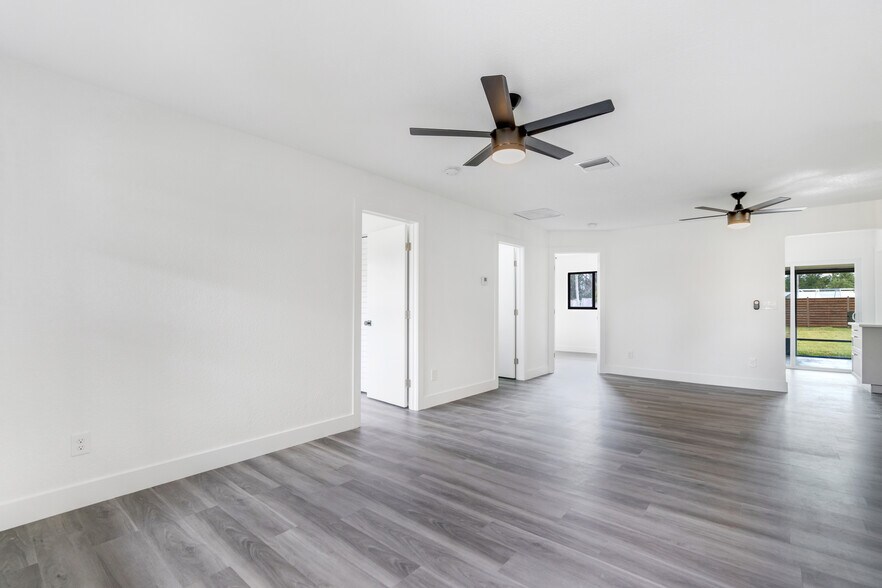 Living Area - 16320 John Morris Rd