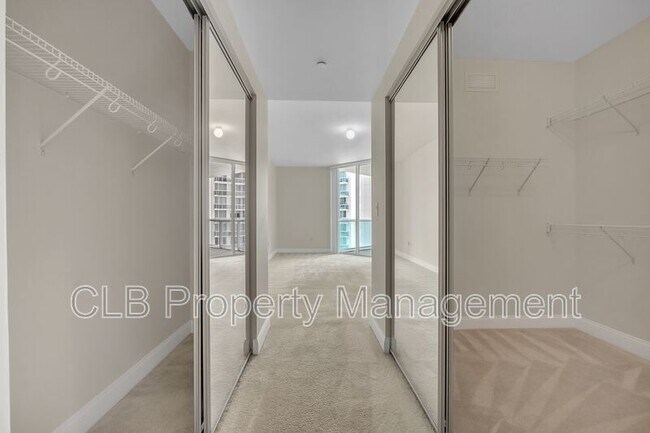 Building Photo - 241 Riverside Dr