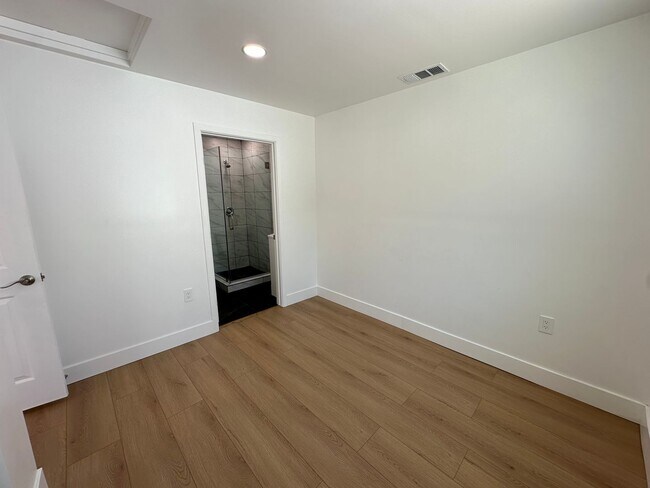 Building Photo - 1111 S Crest Dr