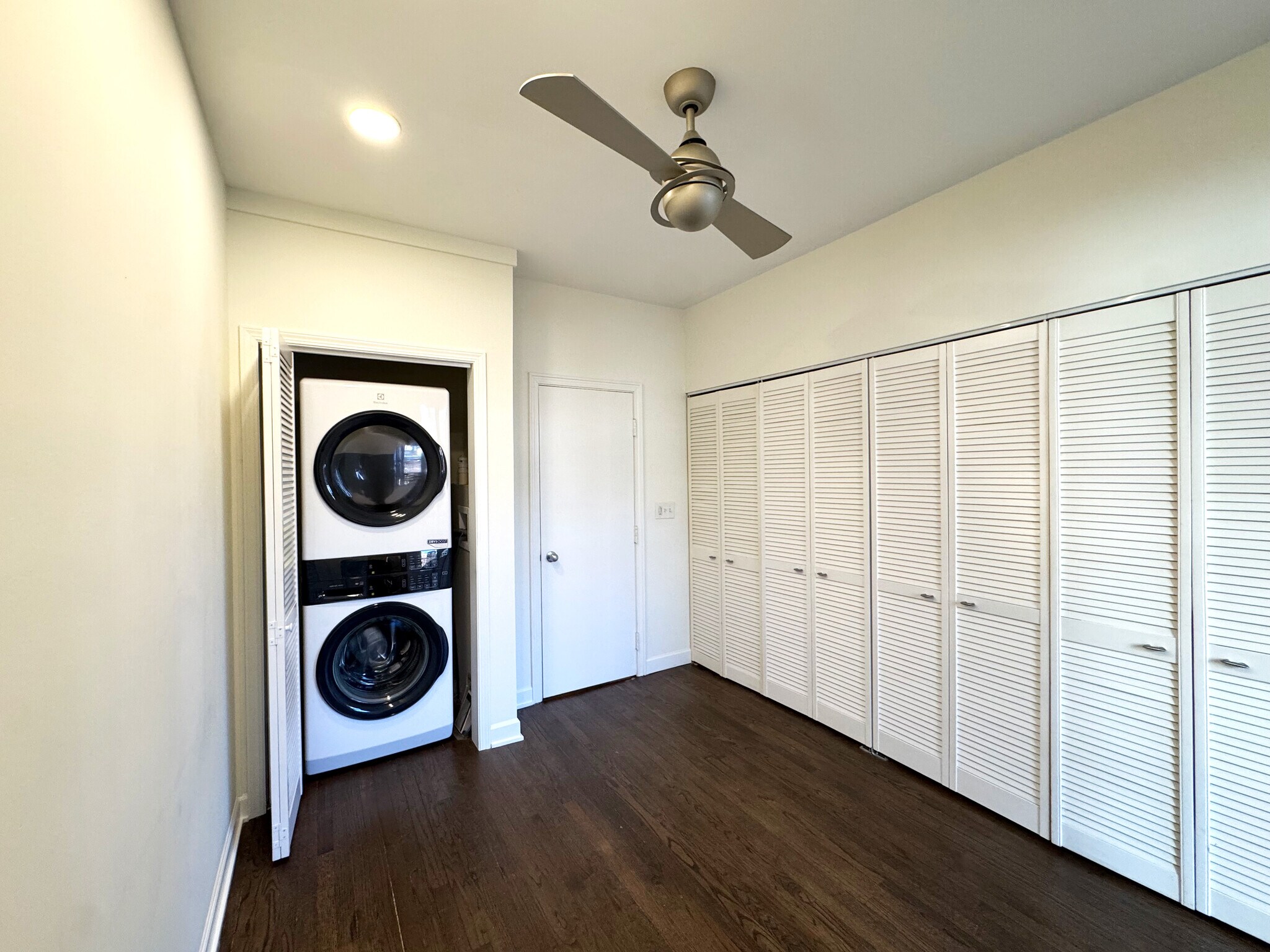 Building Photo - 1406 W Thorndale Ave