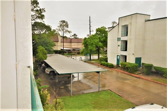 Building Photo - 2824 S Bartell Dr