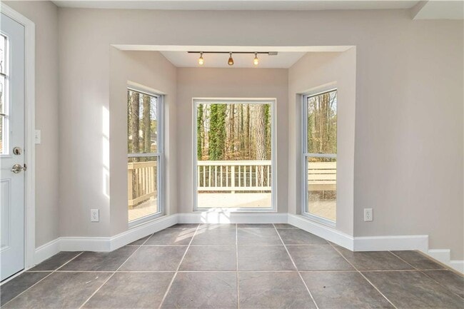 Building Photo - 3230 Cedar Bluff Dr NE