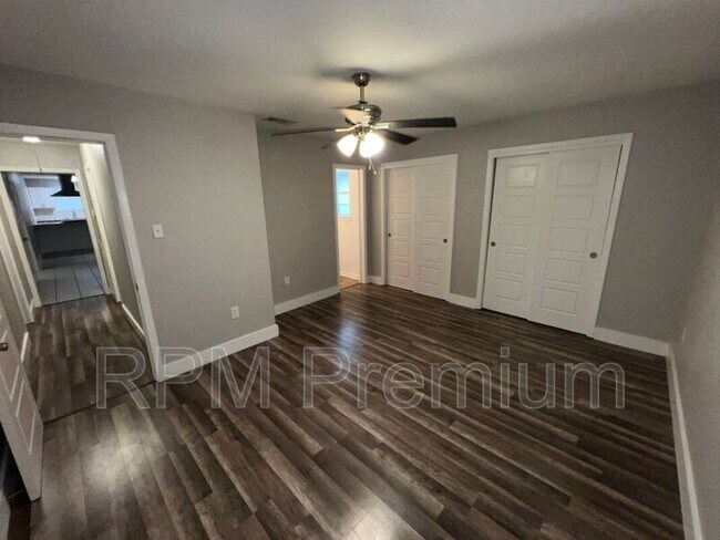 Building Photo - 464 Wilton Dr