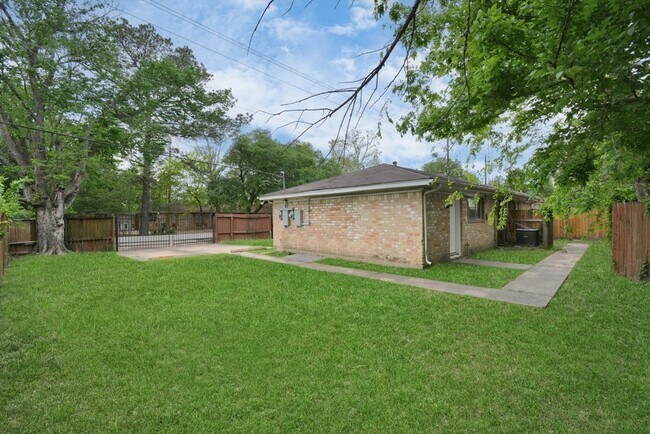 Building Photo - 8622 Elbert St