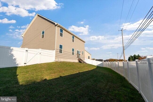 Building Photo - 311 Sunrise Ct