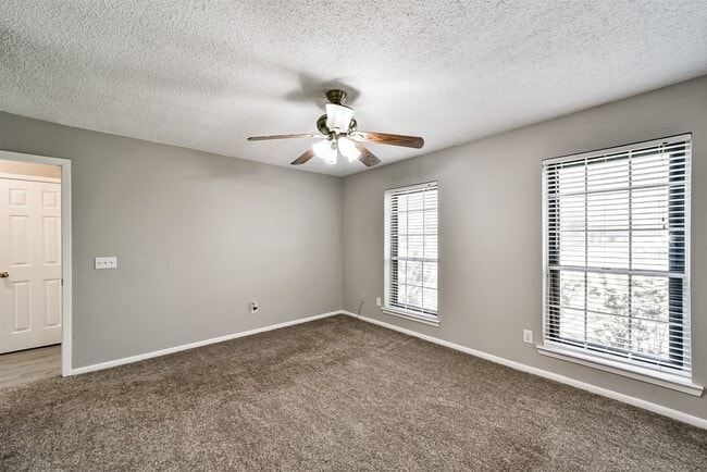 Building Photo - 1613 Brook Meadow Dr