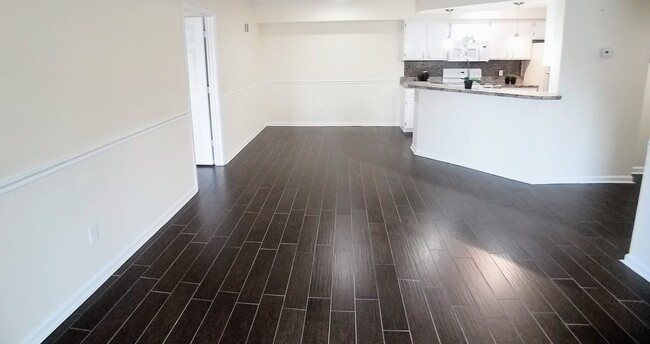 Building Photo - Gorgeous Remodeled 2/2 Floors Condo For Re...