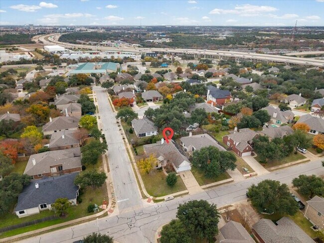 Building Photo - 920 Savanna Ln