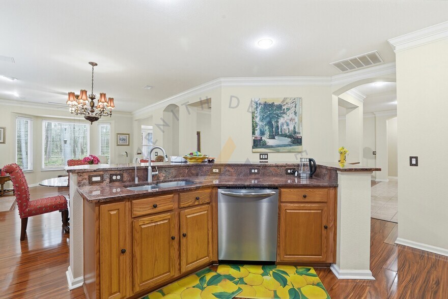 Building Photo - 10 Screven Ct