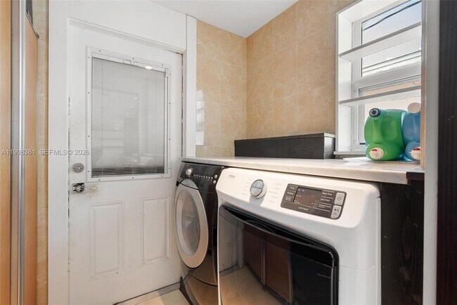 Building Photo - 9141 Abbott Ave