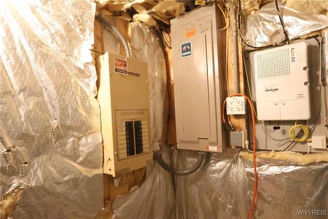 Building Photo - 40 Vassar Dr