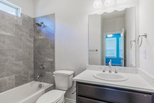 Building Photo - 336 Emerald Creek Dr