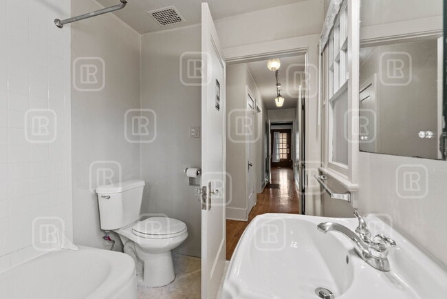 Building Photo - 808 E Mission Ave