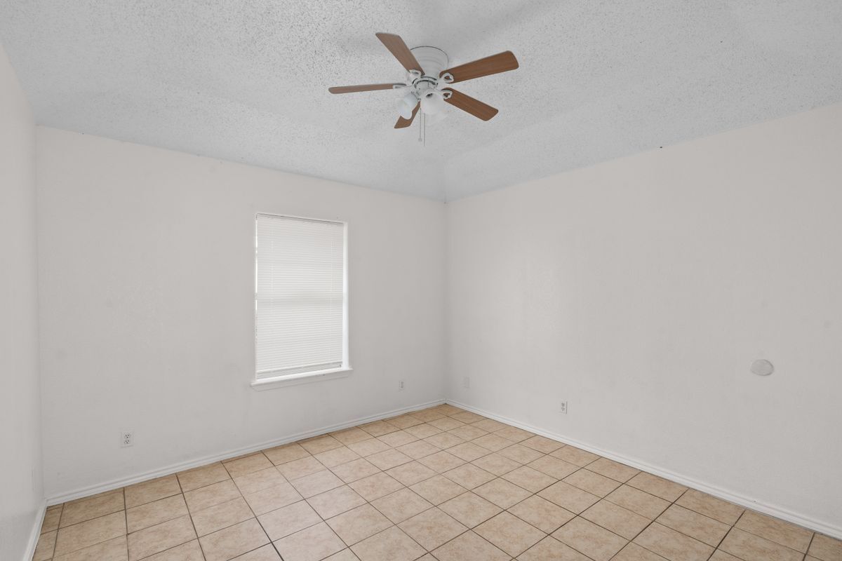 Building Photo - 1219 W Carmen Ave