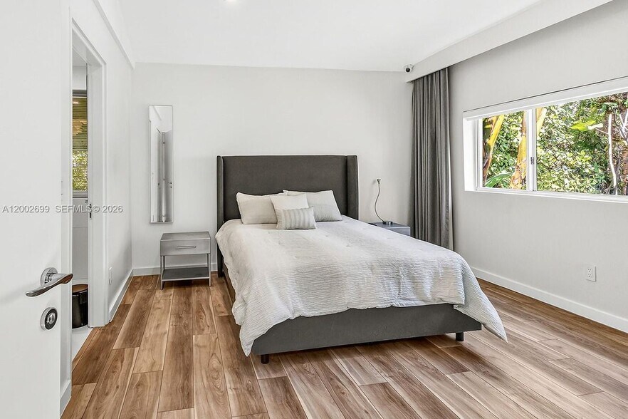 Building Photo - 570 NE 52nd Terrace