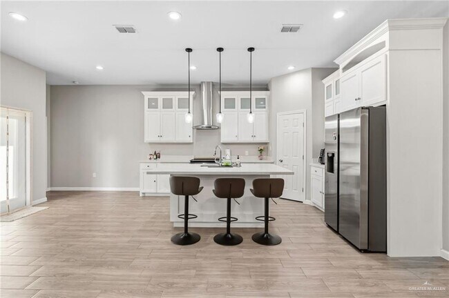 Building Photo - 15 Providence Ave