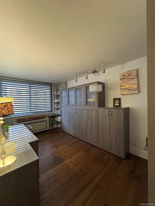 Building Photo - 275 W 96th St