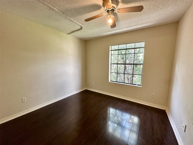 Building Photo - 2750 Holly Hall St