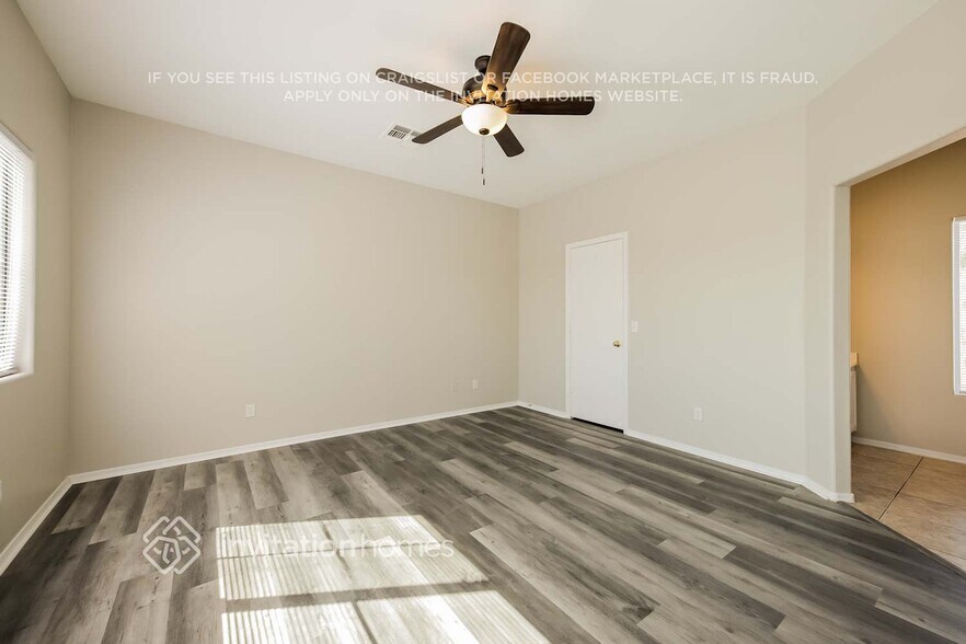 Building Photo - 5702 N 73rd Ln
