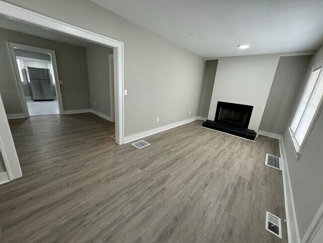 Building Photo - Newly Renovated 3 Bed, 2 Bath Home