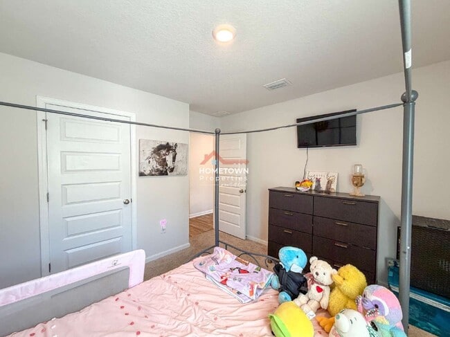 Building Photo - 5469 Merlin