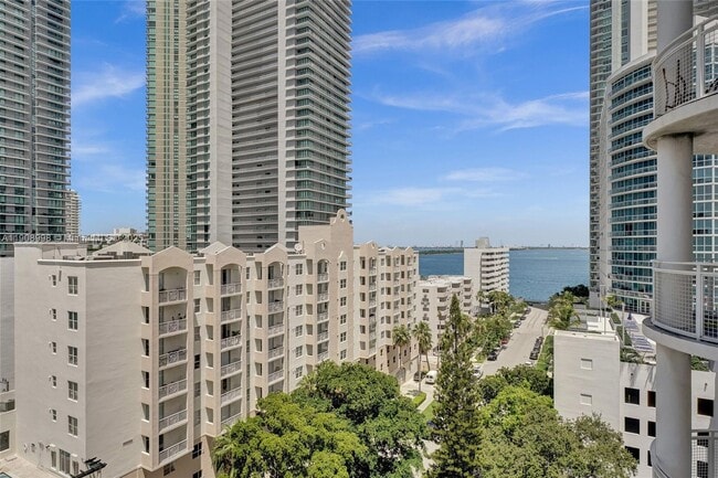 Building Photo - 444 NE 30th St