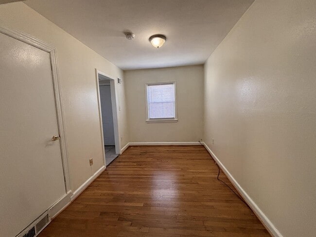 Building Photo - 2575 Iverson St