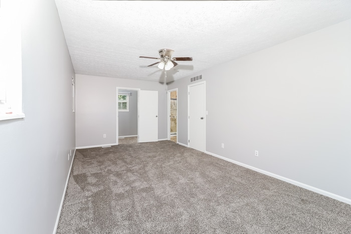 Building Photo - 9932 Greenriver Dr