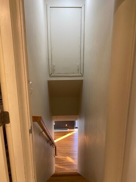 Building Photo - 16 Wellington St