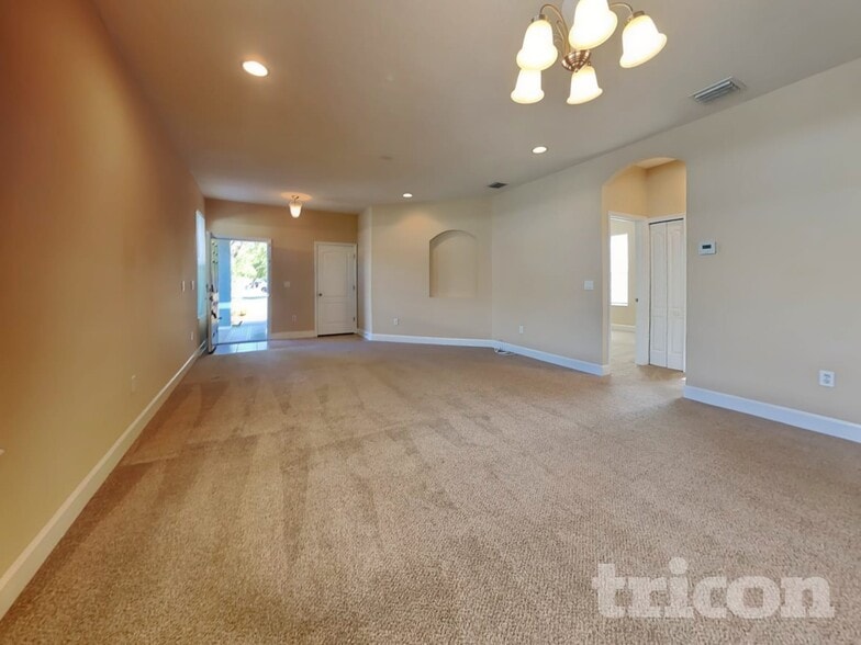 Building Photo - 922 Larwood Pine Dr