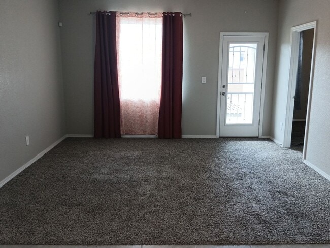Building Photo - 3 Bedroom, 2 Bathroom Home! Schedule a Sho...