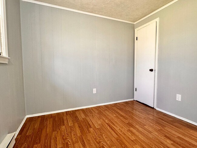 Building Photo - 1502 6th St SE