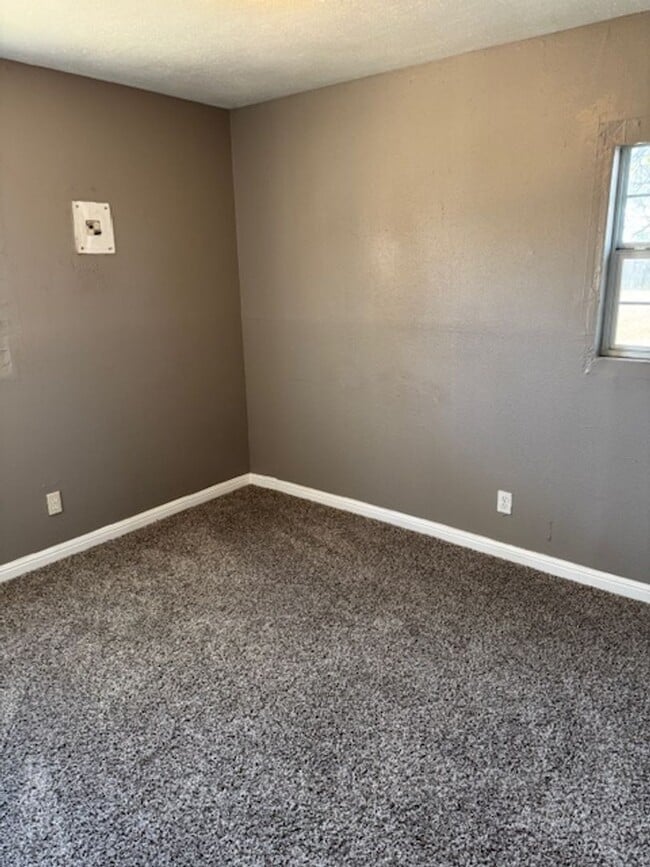 Building Photo - UPDATED HOUSE