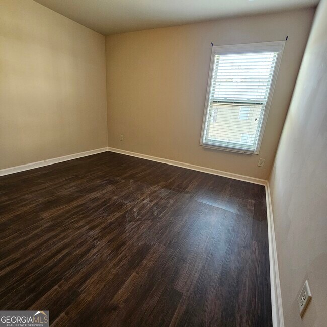 Building Photo - 413 Fern Bay Dr SW