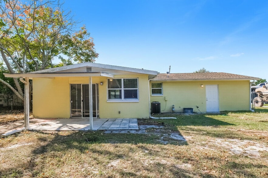 Building Photo - 9499 Hayes St