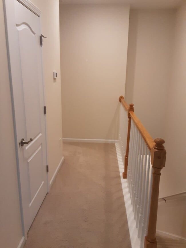 Building Photo - Beautiful townhome in International Club