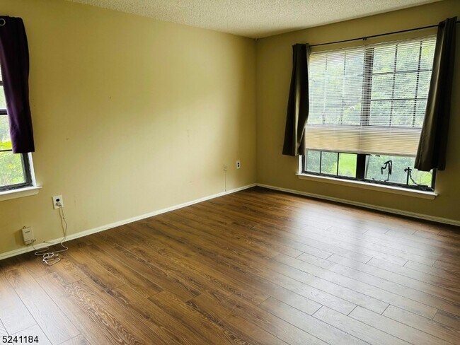 Building Photo - 122 Crabapple Ln
