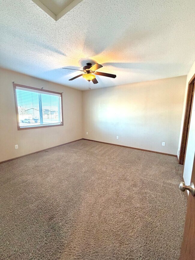 Building Photo - Beautiful 4bed 3bath Single Family Home In Sartell