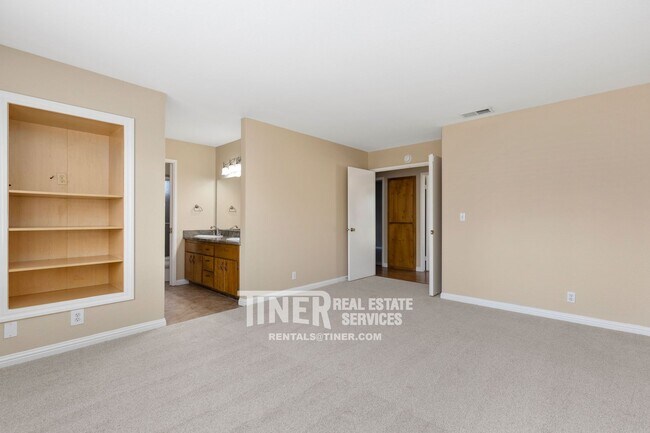 Building Photo - 8052 Phoebe Way