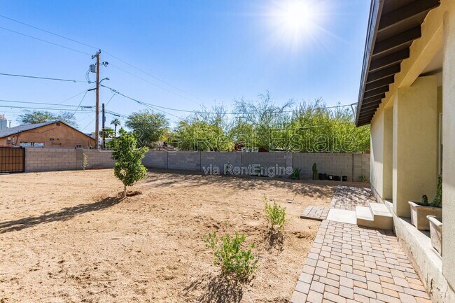 Building Photo - 125 N 11th Ave