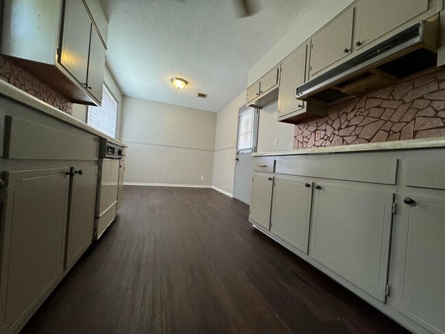 Building Photo - 4571 Plato Ave