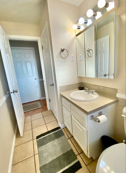 Building Photo - 11440 Sandy Creek Dr